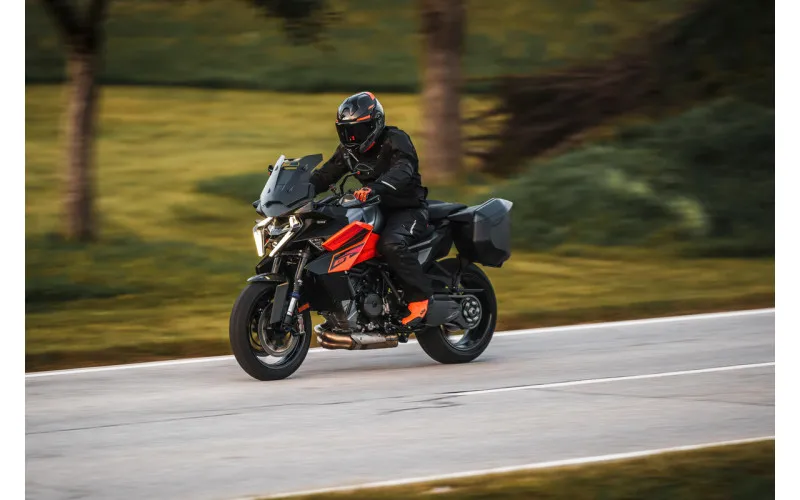 NOVI KTM 1390 SUPER DUKE GT ZA VRHUNSKO ISKUSTVO